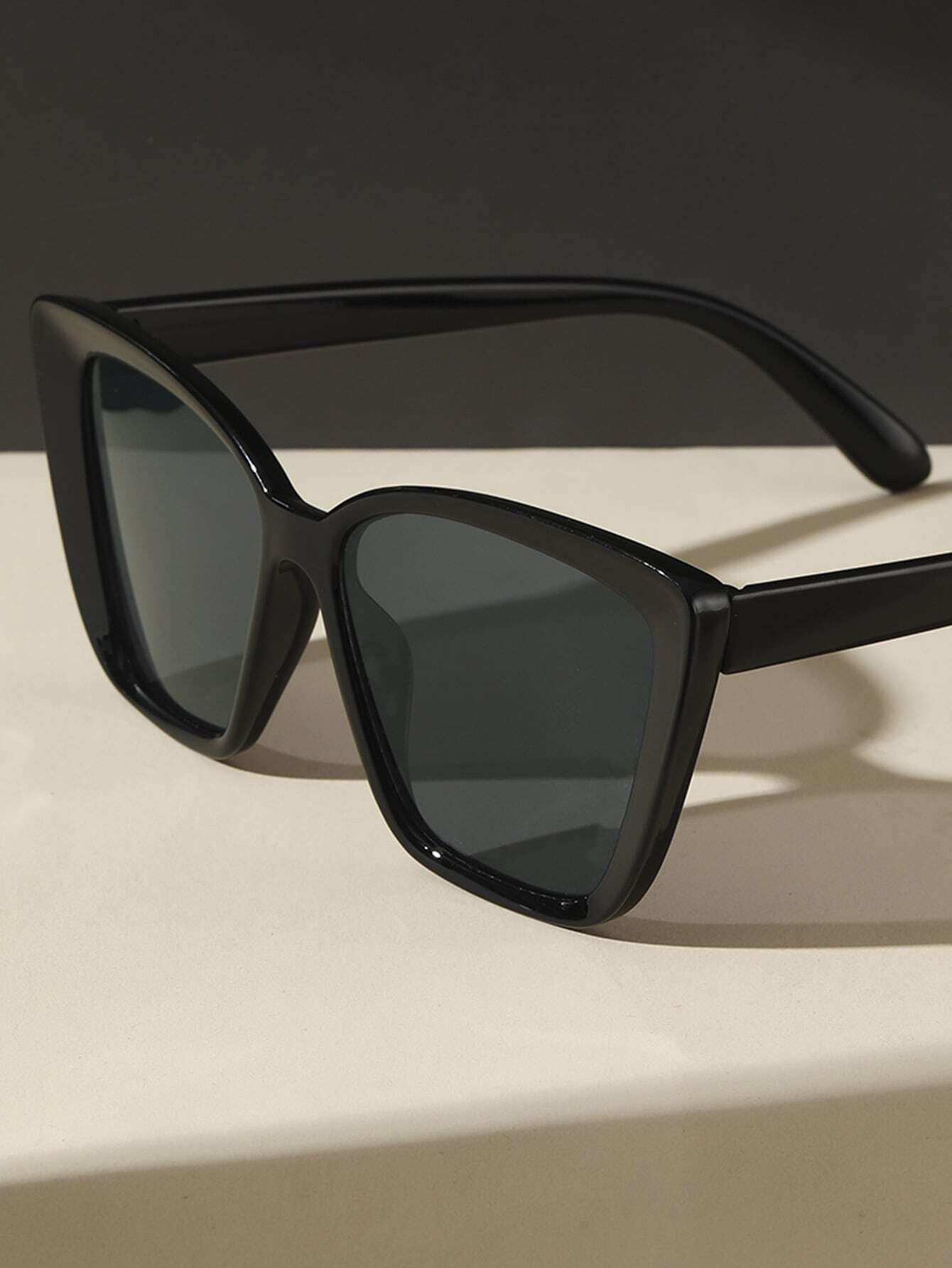 Óculos de Sol Vintage Modelo Gatinho Preto