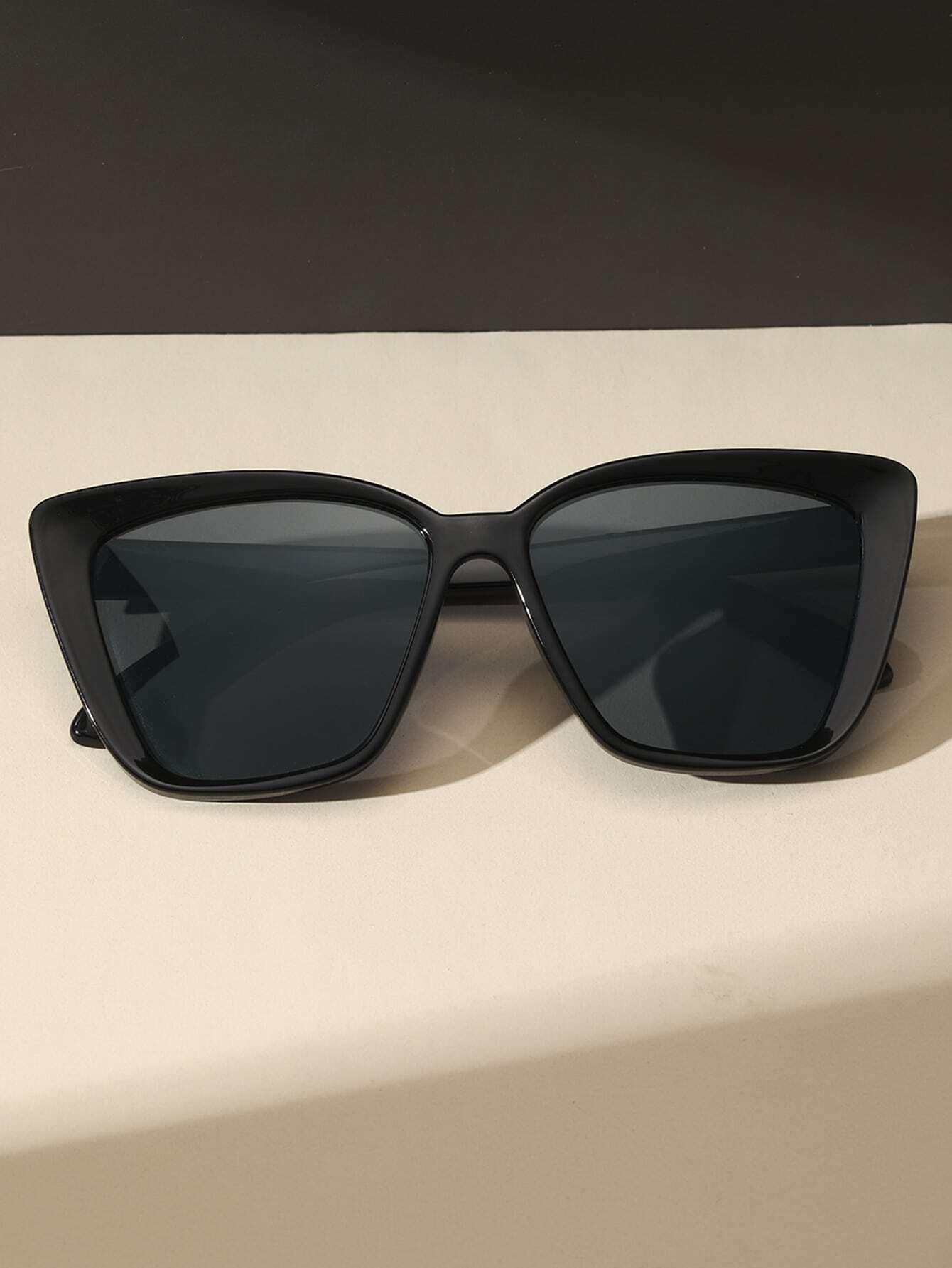 Óculos de Sol Vintage Modelo Gatinho Preto